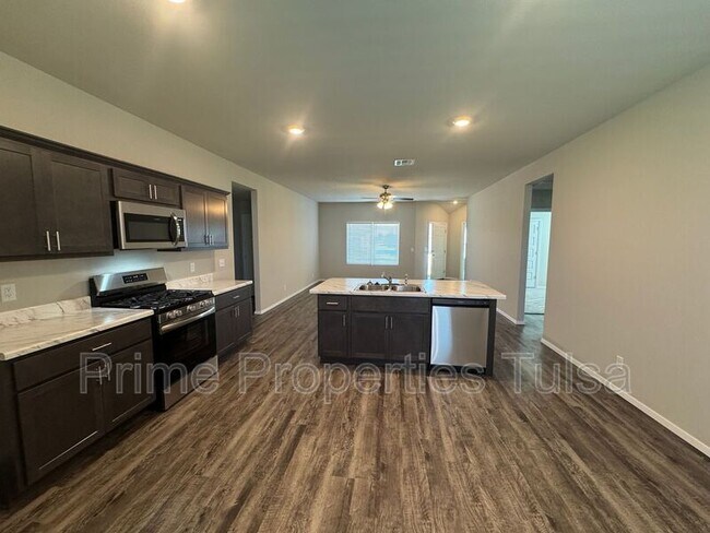 Building Photo - 2920 S 13th St