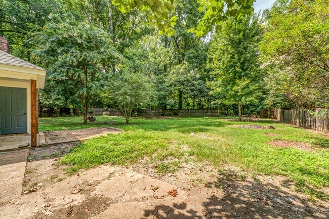 Building Photo - 4036 N Lake Forest Dr