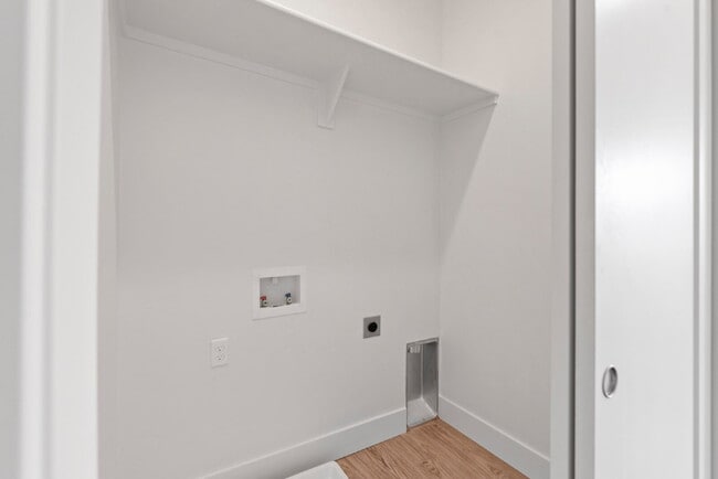 Building Photo - "Discover Comfort & Style: Spacious 3-Bed,...