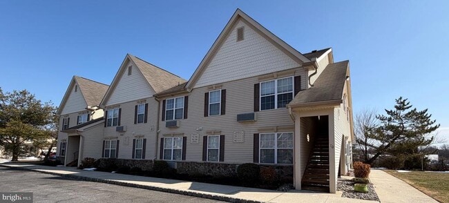 Building Photo - 70 Sequoia Dr
