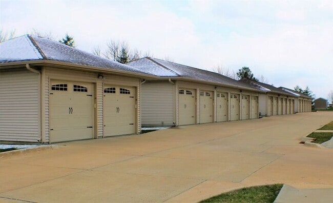Building Photo - $1,305 | 2 Bedroom, 2 Bathroom | PET Frien...