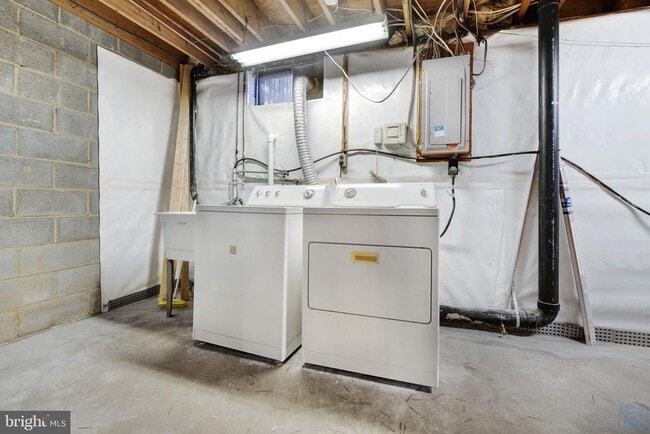 Building Photo - 421 Gatewood Ct