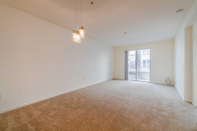 Building Photo - 301 Crescent Ct