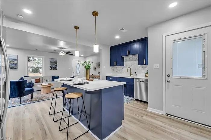 Building Photo - 901 Lasser Dr