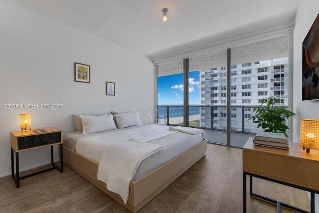 Building Photo - 5875 Collins Ave