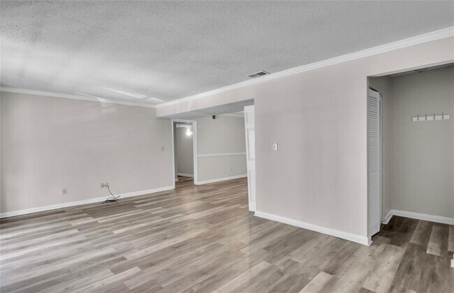Building Photo - 6900 Roswell Rd