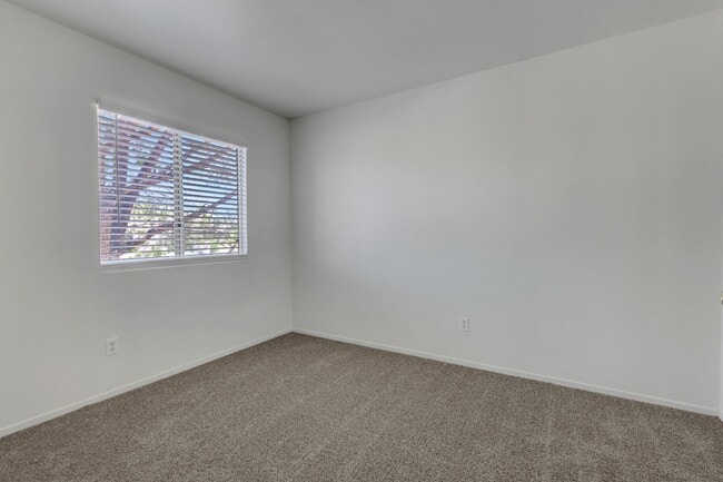 Building Photo - 193 Chadwell Ct