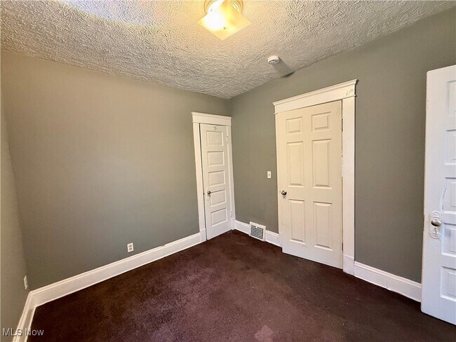 Building Photo - 9801 Raymond Ave