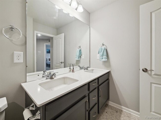 Building Photo - 4765 Glenora Dr