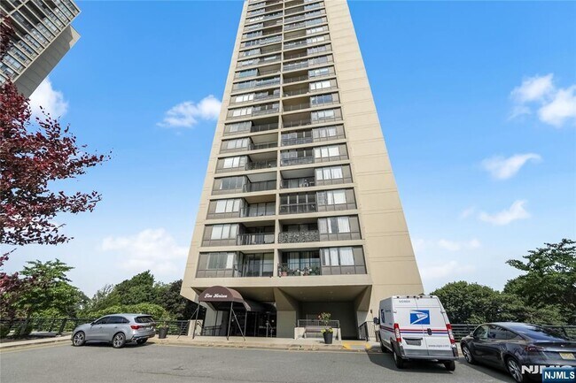 Building Photo - 5 Horizon Rd