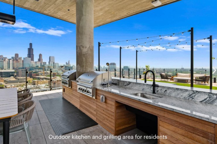 Building Photo - 1390 W Randolph St