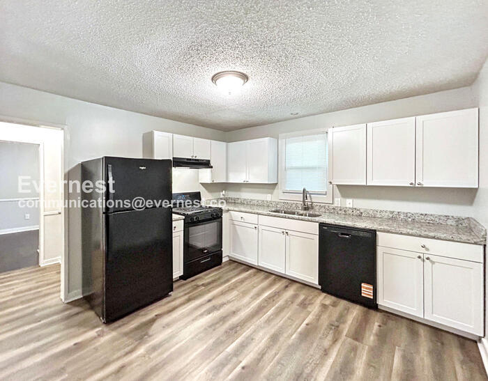 Building Photo - 2004 Bader Ave SW