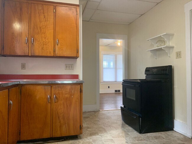 Building Photo - 3 Bed/1 Bath Home located close to Sunnyside and Downtown Campus- Available 5/20/2026