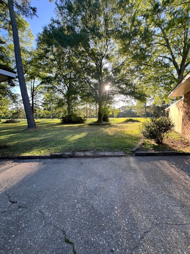 Building Photo - 30447 Parkview Dr