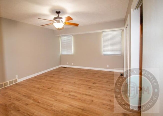 Building Photo - Fall Move in Special $800.00 off Deposit!!...