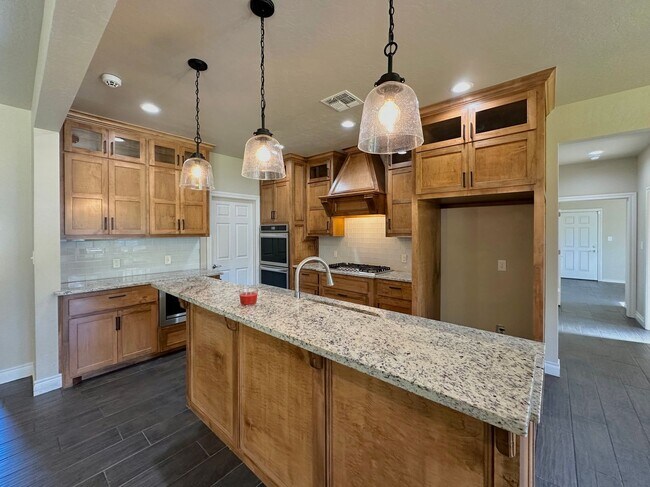 Building Photo - Rent Reduction!! 2 story, 5-bedroom 3 bath home in Wyatt Acres