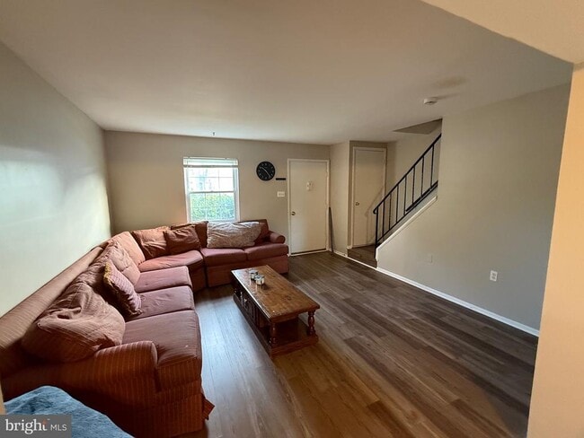 Building Photo - 34 King Charles Cir