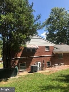 Building Photo - 1446 Mayflower Dr