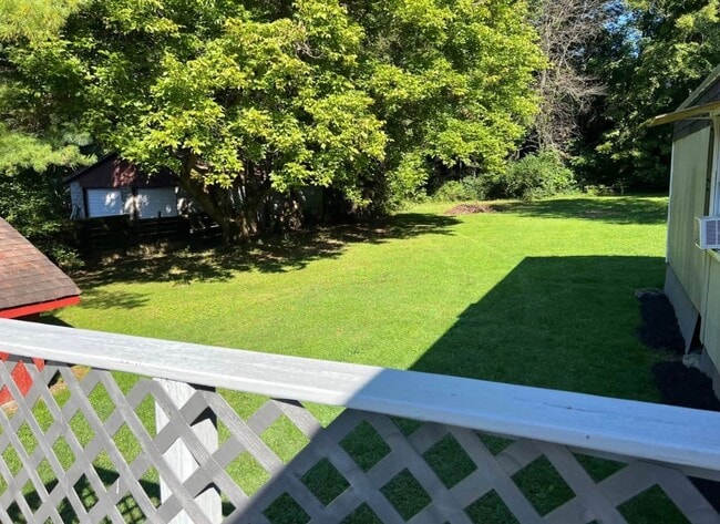 Building Photo - 2 bedroom 2 bath mobile home for rent on half acre!