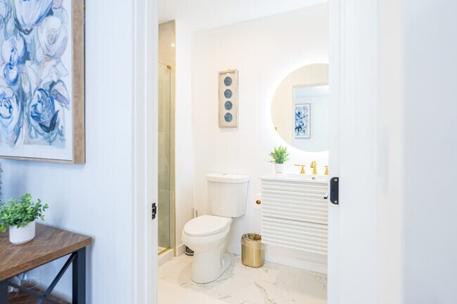 Building Photo - 42 White St Pl