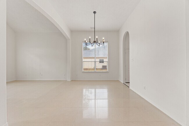 Building Photo - 910 Box Elder Dr