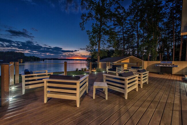 Building Photo - 135 Misty Cove Ln