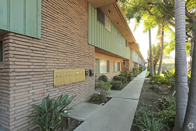 Building Photo - Char-Belle Apartments