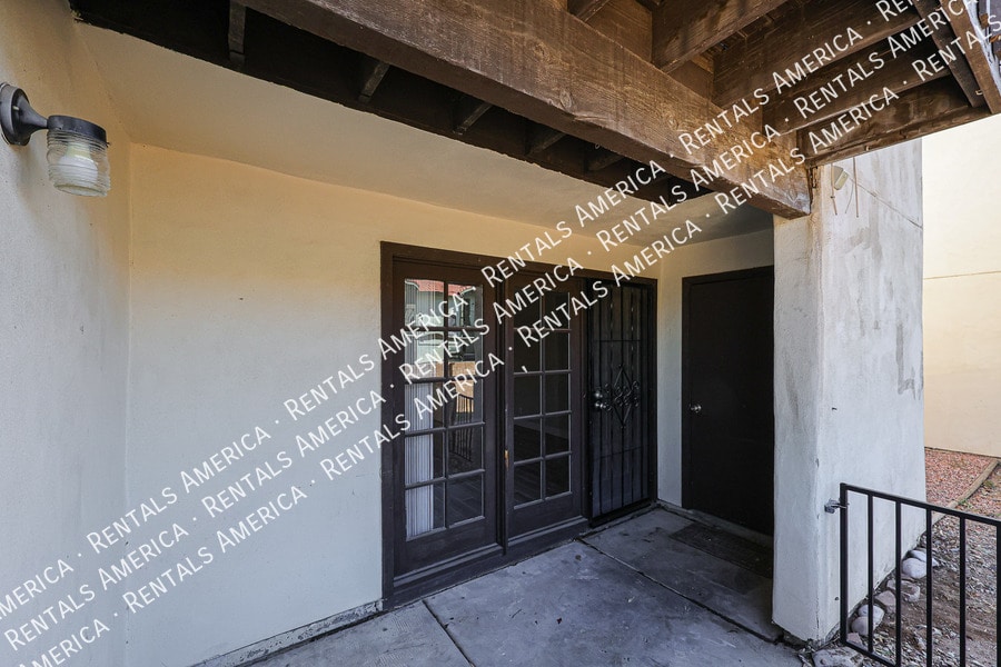 Building Photo - 2201 W Union Hills Dr