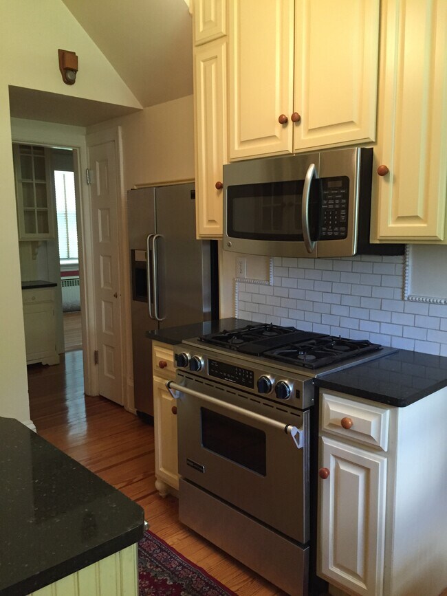 Kitchen - 1403 N Augusta St