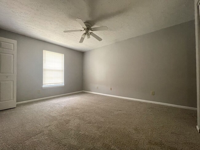 Building Photo - 5424 Cedar Springs