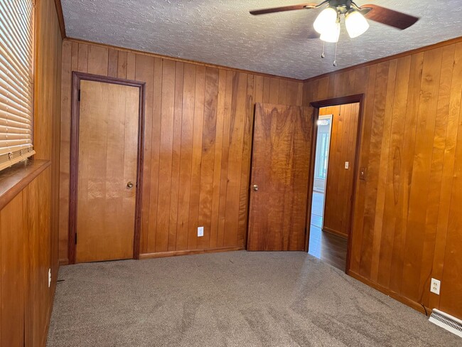 Building Photo - 2 BED, 2 BATH BRICK HOME LOCATED IN ASHEBORO!