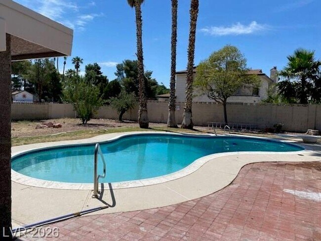 Building Photo - 2047 Westwind Rd