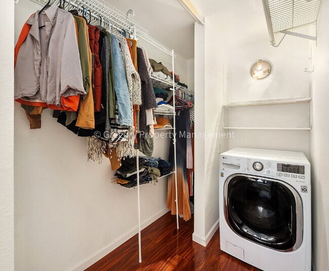 Building Photo - 12415 NE 130th Ct