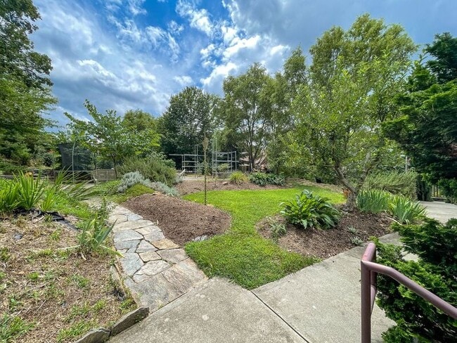 Building Photo - 56 Starnes Ave