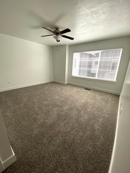 Building Photo - 424 W 40 S