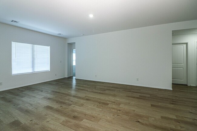 Building Photo - 3126 S 15th Pl