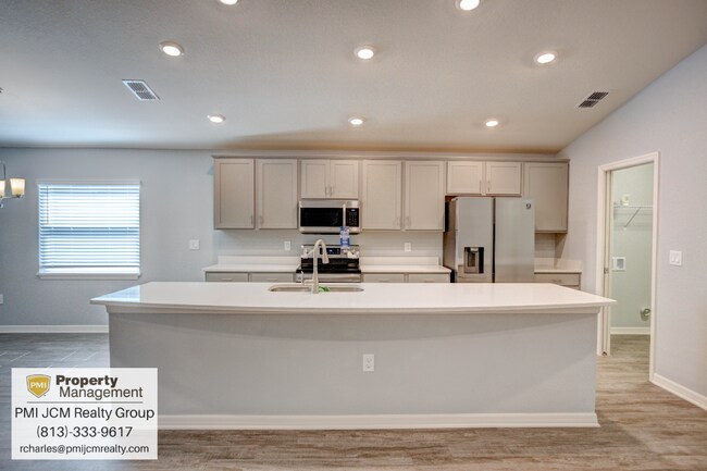 Building Photo - "Discover Your Dream Home: Spacious 4-Bedr...
