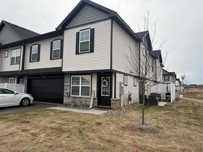 Building Photo - 5279 Long Pointe Pass