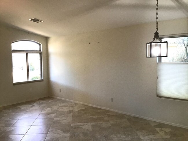 Building Photo - 3Bd/2ba Nice, clean in Rancho Vistoso, 3 Car Garage, Oro Valley