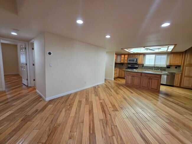 Building Photo - Spacious Home in the Heart of Green Valley