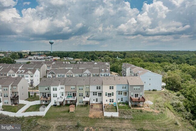 Building Photo - 227 Schramm Lp