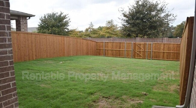 Building Photo - 1247 Wiltshire Dr