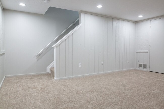 Building Photo - 7778 Deercrest Ct