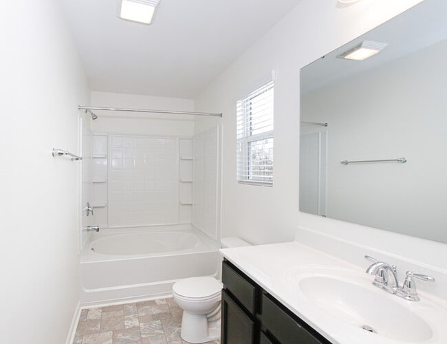 Building Photo - 2BD Townhome minutes from Downtown Pineville & I485 - Ready NOW