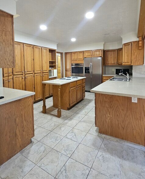 Building Photo - 728 W 800 S