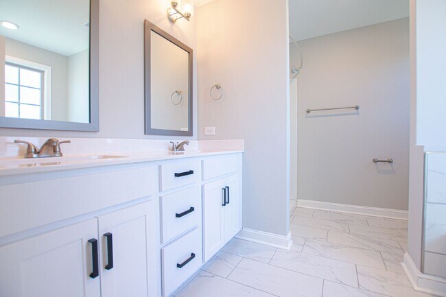 Building Photo - Pet Friendly Four Bedroom!