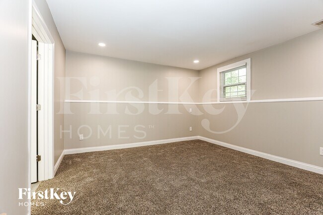 Building Photo - 4207 Edinburgh Dr