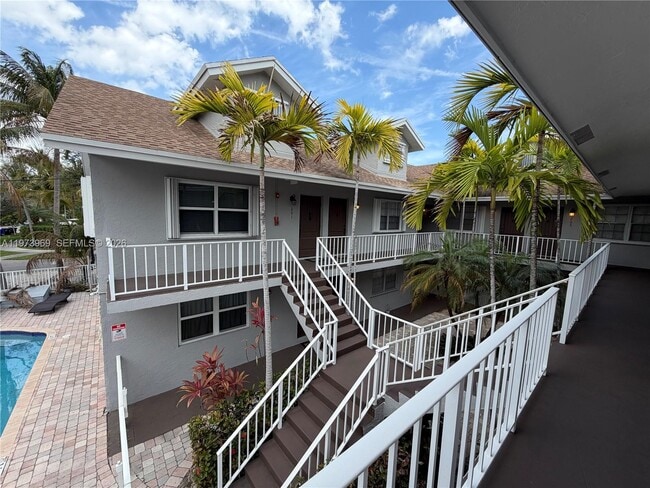 Building Photo - 510 NE 17th Ave