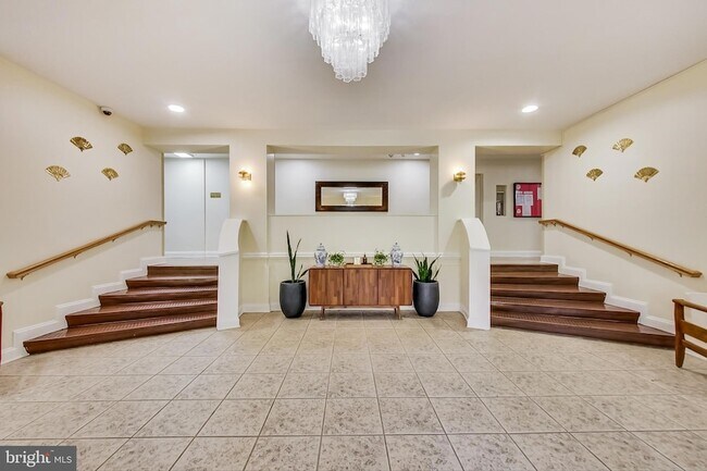 Building Photo - 7611 Maple Ave