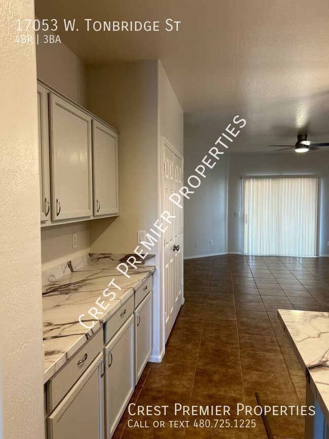 Building Photo - 17053 W Tonbridge St